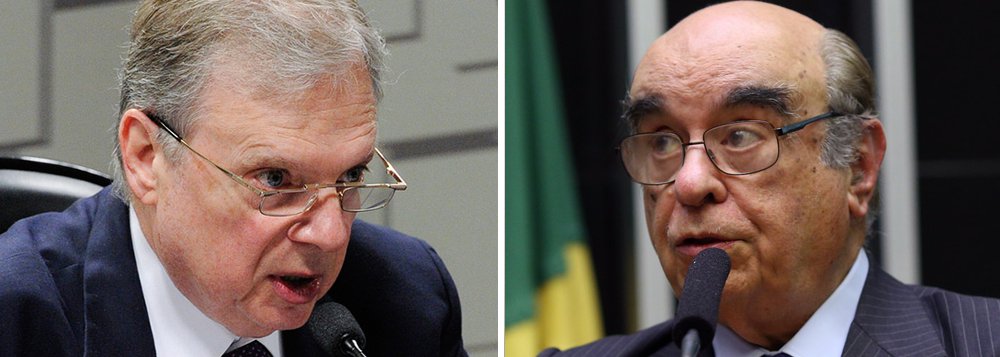 O anúncio do deputado Bonifácio de Andrada (PSDB-MG) como relator da segunda denúncia contra Michel Temer na Câmara causou surpresa e mal estar dentro do PSDB; Andrada é ligado ao senador Aécio Neves (PSDB) e votou pelo arquivamento da primeira denúncia contra Temer. Caberá a ele recomendar ou não a autorização da denúncia; logo após o anúncio do relator pelo presidente da Comissão de Constituição e Justiça, Rodrigo Pacheco (PMDB), o presidente do PSDB, Tasso Jereissati, e o líder do partido na Câmara, Ricardo Tripoli (SP), passaram a pressionar o deputado Bonifácio Andrada a abrir mão da relatoria (Foto: Aquiles Lins) O anúncio do deputado Bonifácio de Andrada (PSDB-MG) como relator da segunda denúncia contra Michel Temer na Câmara causou surpresa e mal estar dentro do PSDB; Andrada é ligado ao senador Aécio Neves (PSDB) e votou pelo arquivamento da primeira denúncia contra Temer. Caberá a ele recomendar ou não a autorização da denúncia; logo após o anúncio do relator pelo presidente da Comissão de Constituição e Justiça, Rodrigo Pacheco (PMDB), o presidente do PSDB, Tasso Jereissati, e o líder do partido na Câmara, Ricardo Tripoli (SP), passaram a pressionar o deputado Bonifácio Andrada a abrir mão da relatoria