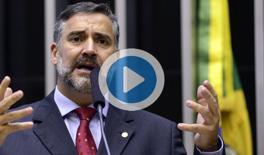 Em vídeo, deputado Paulo Pimenta (PT-RS) lembra do extrato da Receita Federal, relativo ao Imposto de Renda pago pelo ex-advogado da Odebrecht Rodrigo Tacla Duran, que "demonstra que existem pagamentos em nome de Rosângela Moro", esposa do juiz; "Há pelo menos dois anos e meio a Lava Jato sabe disso. Poderia Moro ter julgado Tacla Duran ou questões envolvendo a Odebrecht na medida em que o advogado pagou a sua mulher? Que a sua esposa, como advogada, recebeu de Tacla Duran, do doleiro foragido?", questiona o deputado; assista (Foto: Gisele Federicce) Em vídeo, deputado Paulo Pimenta (PT-RS) lembra do extrato da Receita Federal, relativo ao Imposto de Renda pago pelo ex-advogado da Odebrecht Rodrigo Tacla Duran, que "demonstra que existem pagamentos em nome de Rosângela Moro", esposa do juiz; "Há pelo menos dois anos e meio a Lava Jato sabe disso. Poderia Moro ter julgado Tacla Duran ou questões envolvendo a Odebrecht na medida em que o advogado pagou a sua mulher? Que a sua esposa, como advogada, recebeu de Tacla Duran, do doleiro foragido?", questiona o deputado; assista