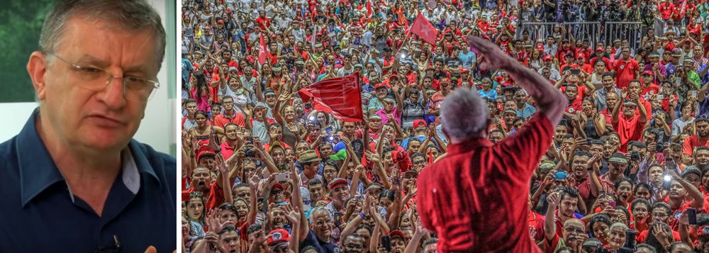 "Um PT pós-liderança carismática teria que ser um PT diferente, planejado com antecedência. Não existe partido carismático sem liderança carismática. Não há um novo líder carismático para o PT do futuro próximo. Lula é uma singularidade rara na história dos partidos e dos povos. Sem o planejamento da transição, o caos pode sobrevir ao corpo político - seja ele um partido ou um Estado - quando o líder desaparecer ou quando for gravemente derrotado", diz o professor Aldo Fornazieri (Foto: Leonardo Attuch) "Um PT pós-liderança carismática teria que ser um PT diferente, planejado com antecedência. Não existe partido carismático sem liderança carismática. Não há um novo líder carismático para o PT do futuro próximo. Lula é uma singularidade rara na história dos partidos e dos povos. Sem o planejamento da transição, o caos pode sobrevir ao corpo político - seja ele um partido ou um Estado - quando o líder desaparecer ou quando for gravemente derrotado", diz o professor Aldo Fornazieri