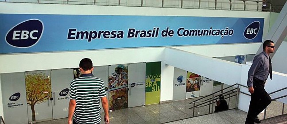 Jornalista Matheus Pichonelli, do The Intercept, traz relatos de funcionários da Empresa Brasil de Comunicação, responsável pela gestão da Agência Brasil, da TV Brasil e de emissoras de rádio, sobre a atuação a empresa no governo de Michel Temer; segundo o Sindicato dos Jornalistas Profissionais do Distrito Federal, além de ter promovido a censura e o desmonte dos veículos públicos de comunicação com um "ataque frontal à lei que estabeleceu a comunicação pública federal", a atual direção acelerou a imposição de uma linha editorial governista dentro da EBC, sem espaço para o contraditório (Foto: Aquiles Lins) Jornalista Matheus Pichonelli, do The Intercept, traz relatos de funcionários da Empresa Brasil de Comunicação, responsável pela gestão da Agência Brasil, da TV Brasil e de emissoras de rádio, sobre a atuação a empresa no governo de Michel Temer; segundo o Sindicato dos Jornalistas Profissionais do Distrito Federal, além de ter promovido a censura e o desmonte dos veículos públicos de comunicação com um "ataque frontal à lei que estabeleceu a comunicação pública federal", a atual direção acelerou a imposição de uma linha editorial governista dentro da EBC, sem espaço para o contraditório
