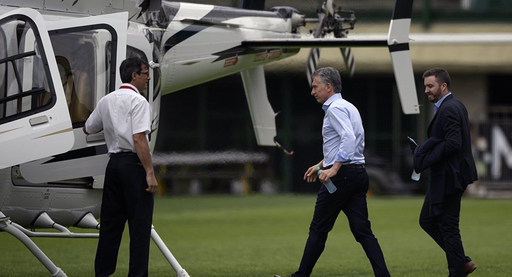 Em meio de ventos fortes e uma tempestade de granizo, a aeronave teve que fazer um pouso em um campo, na metade do caminho entre Mar del Plata e a residência de Chapadmalal. Pilotos suspeitaram de uma falha mecânica, informou o Clarín (Foto: Leonardo Attuch) Em meio de ventos fortes e uma tempestade de granizo, a aeronave teve que fazer um pouso em um campo, na metade do caminho entre Mar del Plata e a residência de Chapadmalal. Pilotos suspeitaram de uma falha mecânica, informou o Clarín