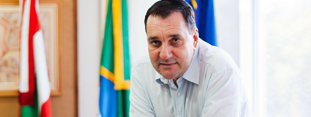 "Tudo o que a PF tinha como prova contra ele eram duas delações – ou, no popular, deduragem. Uma foi do corregedor da UFSC, Rodolfo Hickel do Prado.Para justificar a sua, ele se queixou à delegada que o reitor lhe retirou uma gratificação de mil reais mensais. Seria represália por ele, corregedor, não revelar dados da investigação que fazia no EAD ao reitor. A outra foi da professora Taisa Dias. É pífia. (...) Mas, seja como for, as duas fofocas tiveram o condão de jogar Cau na cadeia e do alto do shopping", escreve Renan Antunes de Oliveira no DCM
(Foto: Giuliana Miranda) "Tudo o que a PF tinha como prova contra ele eram duas delações – ou, no popular, deduragem. Uma foi do corregedor da UFSC, Rodolfo Hickel do Prado.Para justificar a sua, ele se queixou à delegada que o reitor lhe retirou uma gratificação de mil reais mensais. Seria represália por ele, corregedor, não revelar dados da investigação que fazia no EAD ao reitor. A outra foi da professora Taisa Dias. É pífia. (...) Mas, seja como for, as duas fofocas tiveram o condão de jogar Cau na cadeia e do alto do shopping", escreve Renan Antunes de Oliveira no DCM