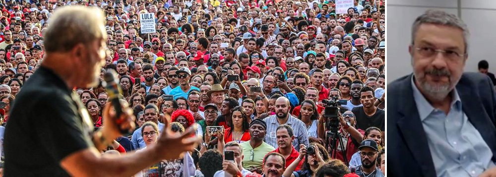 O ex-presidente Lula afirmou nesta quinta-feira, 7, a interlocutores que manterá sua agenda de viagens pelo País, a despeito do depoimento do ex-ministro Antonio Palocci, no qual acusou Lula de ter feito um "pacto de sangue" com a Odebrecht; ex-ministro Gilberto Carvalho afirma que Lula está bem; "E disse que, depois desta caravana, nada consegue abatê-lo", disse Carvalho; segundo o vice-presidente do PT, Alexandre Padilha, o depoimento não "mexe em nada em relação ao que estava programado"; "Nossa agenda ofensiva é a caravana. Não vamos ficar reféns da agenda do Judiciário", afirmou Padilha; agenda política do ex-presidente inclui uma segunda edição da caravana que fez pelo Nordeste, desta vez em Minas; há também a previsão da edição de uma caravana no Pontal do Paranapanema (Foto: Aquiles Lins) O ex-presidente Lula afirmou nesta quinta-feira, 7, a interlocutores que manterá sua agenda de viagens pelo País, a despeito do depoimento do ex-ministro Antonio Palocci, no qual acusou Lula de ter feito um "pacto de sangue" com a Odebrecht; ex-ministro Gilberto Carvalho afirma que Lula está bem; "E disse que, depois desta caravana, nada consegue abatê-lo", disse Carvalho; segundo o vice-presidente do PT, Alexandre Padilha, o depoimento não "mexe em nada em relação ao que estava programado"; "Nossa agenda ofensiva é a caravana. Não vamos ficar reféns da agenda do Judiciário", afirmou Padilha; agenda política do ex-presidente inclui uma segunda edição da caravana que fez pelo Nordeste, desta vez em Minas; há também a previsão da edição de uma caravana no Pontal do Paranapanema