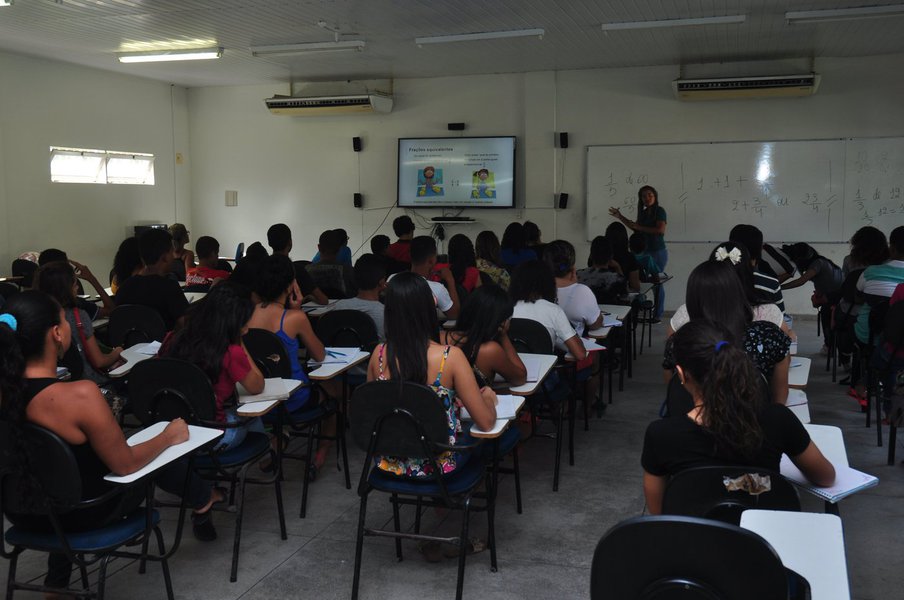 De acordo com Instituto Nacional de Estudos e Estatísticas Educacionais Anísio Teixeira (Inep), o Censo da Educação Superior de 2016 aponta que, em Alagoas, o número de matrículas presenciais chegou a 77.738 no ano passado - que deixou o estado na 7ª colocação entre os que têm menor número de alunos no ensino superior; Cens é realizado anualmente pelo Inep e se configura em um importante instrumento de obtenção de dados para a geração de informações que subsidiam a formulação, o monitoramento e a avaliação das políticas públicas (Foto: Voney Malta) De acordo com Instituto Nacional de Estudos e Estatísticas Educacionais Anísio Teixeira (Inep), o Censo da Educação Superior de 2016 aponta que, em Alagoas, o número de matrículas presenciais chegou a 77.738 no ano passado - que deixou o estado na 7ª colocação entre os que têm menor número de alunos no ensino superior; Cens é realizado anualmente pelo Inep e se configura em um importante instrumento de obtenção de dados para a geração de informações que subsidiam a formulação, o monitoramento e a avaliação das políticas públicas