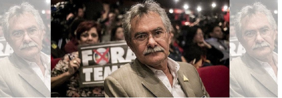 Histórico militante da luta contra a ditadura, Hamilton Pereira, mais conhecido pelo pseudônimo de Pedro Tierra, escreveu sobre o que virou a delação no Brasil tomado pelo golpe; "De uma prática considerada repulsiva, a delação converteu-se, no Brasil do golpe, em moeda corrente, manipulada pelo Estado e pela mídia, diante do silêncio e, não se enganem, do desprezo da sociedade. Temos assistido com o estômago embrulhado a um espetáculo que a cada dia nos surpreende pela desfaçatez e o cinismo", afirma Tierra (Foto: José Barbacena) Histórico militante da luta contra a ditadura, Hamilton Pereira, mais conhecido pelo pseudônimo de Pedro Tierra, escreveu sobre o que virou a delação no Brasil tomado pelo golpe; "De uma prática considerada repulsiva, a delação converteu-se, no Brasil do golpe, em moeda corrente, manipulada pelo Estado e pela mídia, diante do silêncio e, não se enganem, do desprezo da sociedade. Temos assistido com o estômago embrulhado a um espetáculo que a cada dia nos surpreende pela desfaçatez e o cinismo", afirma Tierra