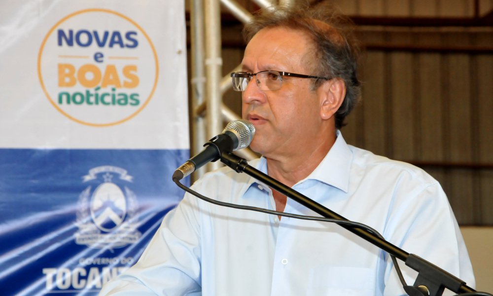 O governador Marcelo Miranda (PMDB) afirmou nesta quinta-feira, 19, que está tranquilo quanto ao processo de impeachment que tramita na Assembleia Legislativa contra ele; em entrevista ao T1 Notícias, Marcelo disse que acredita no bom senso dos deputados para rejeitar a matéria; "Este assunto agora está sob a responsabilidade do Poder Legislativo, que eu respeito, desde o presidente até os 24 deputados daquela Casa. Sei que eles tem o direito de se expressar e de analisar uma matéria. Mas o que eu gostaria de chamar a atenção é que o momento é de discutir outras questões mais importantes para o Estado. Muito do que foi apresentado pelo sindicato na época, muita coisa já tem sido feita junto aos servidores públicos, e eu jamais me esquivaria de cumprir as leis" (Foto: Aquiles Lins) O governador Marcelo Miranda (PMDB) afirmou nesta quinta-feira, 19, que está tranquilo quanto ao processo de impeachment que tramita na Assembleia Legislativa contra ele; em entrevista ao T1 Notícias, Marcelo disse que acredita no bom senso dos deputados para rejeitar a matéria; "Este assunto agora está sob a responsabilidade do Poder Legislativo, que eu respeito, desde o presidente até os 24 deputados daquela Casa. Sei que eles tem o direito de se expressar e de analisar uma matéria. Mas o que eu gostaria de chamar a atenção é que o momento é de discutir outras questões mais importantes para o Estado. Muito do que foi apresentado pelo sindicato na época, muita coisa já tem sido feita junto aos servidores públicos, e eu jamais me esquivaria de cumprir as leis"