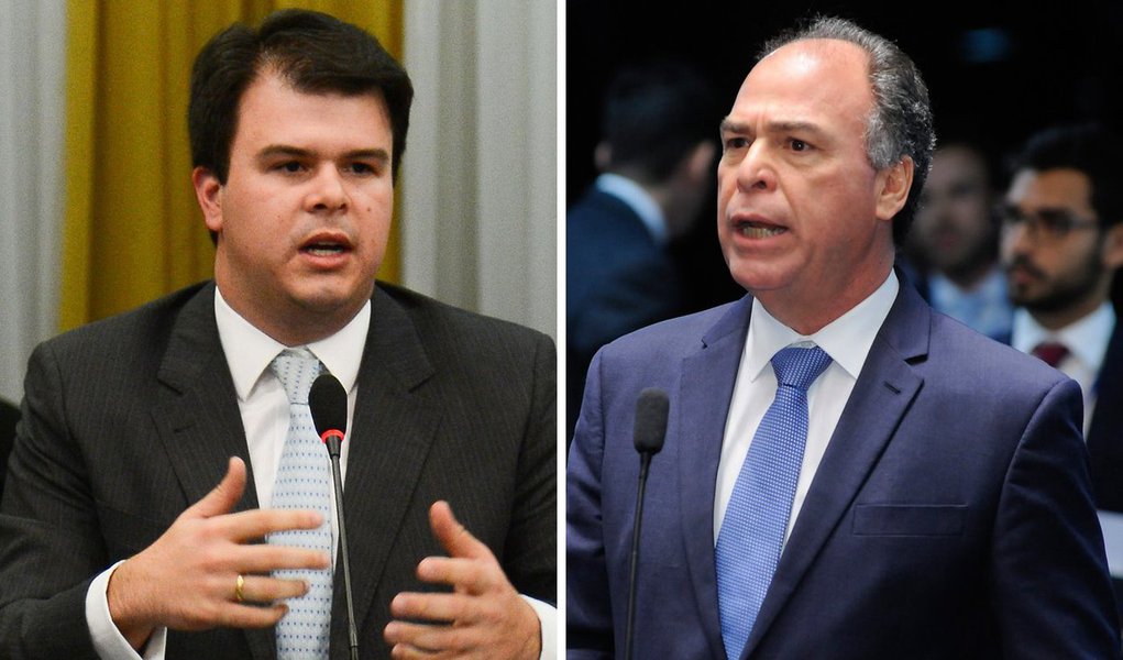 Enfrentando um processo de expulsão do PSB, o Ministro das Minas e Energia, Fernando Bezerra Coelho Filho, e seu pai, o senador Fernando Bezerra Coelho, devem deixar a legenda e migrar para outros partidos visando o pleito eleitoral do próximo ano; o objetivo de Fernando Filho, que deve se filiar ao DEM, é se lançar candidato ao governo de Pernambuco em 2018, enfrentando o atual governador Paulo Câmara (PSB), que deverá tentar a reeleição; já o senador Fernando Bezerra Coelho ainda não definiu para qual partido deverá migrar (Foto: Paulo Emílio) Enfrentando um processo de expulsão do PSB, o Ministro das Minas e Energia, Fernando Bezerra Coelho Filho, e seu pai, o senador Fernando Bezerra Coelho, devem deixar a legenda e migrar para outros partidos visando o pleito eleitoral do próximo ano; o objetivo de Fernando Filho, que deve se filiar ao DEM, é se lançar candidato ao governo de Pernambuco em 2018, enfrentando o atual governador Paulo Câmara (PSB), que deverá tentar a reeleição; já o senador Fernando Bezerra Coelho ainda não definiu para qual partido deverá migrar