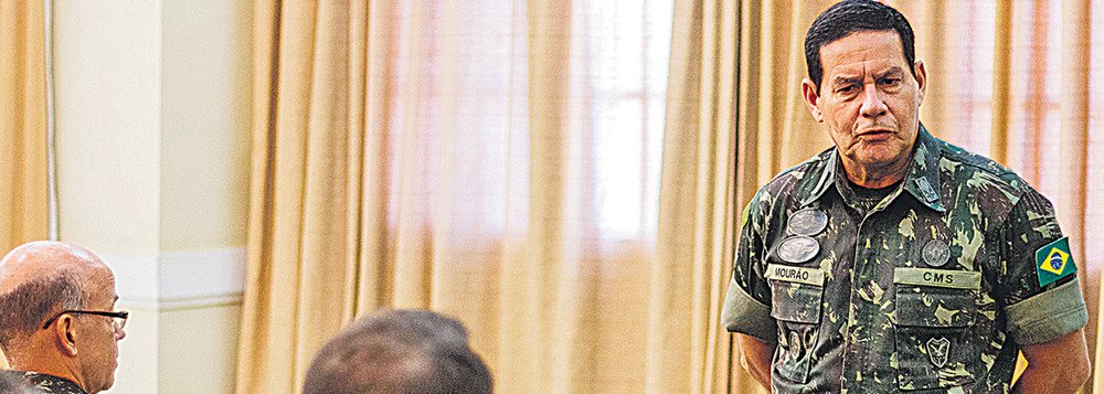 "Se o objetivo do general Antonio Hamilton Mourão for o de dar um golpe de direita no Brasil, recomenda-se ao militar veterano que se poupe e descanse. E que não envolva o nosso Exército numa redundância, porque golpe já temos um. E olhe que com lições de tática e estratégia dignas dos melhores manuais castrenses", escreve Fernando Brito, do Tijolaço; blogueiro diz que no Estadão e na coluna de Fausto Macedo "explica-se como as tropas togadas 'ampliam o cerco ao ex-presidente Luiz Inácio Lula da Silva e dificultam ainda mais seu plano de disputar um terceiro mandato na eleição de 2018'"; "O terreno do golpismo, general Mourão, está ocupado e fortificado e não é pelos militares", diz Fernando Brito (Foto: Leonardo Lucena) "Se o objetivo do general Antonio Hamilton Mourão for o de dar um golpe de direita no Brasil, recomenda-se ao militar veterano que se poupe e descanse. E que não envolva o nosso Exército numa redundância, porque golpe já temos um. E olhe que com lições de tática e estratégia dignas dos melhores manuais castrenses", escreve Fernando Brito, do Tijolaço; blogueiro diz que no Estadão e na coluna de Fausto Macedo "explica-se como as tropas togadas 'ampliam o cerco ao ex-presidente Luiz Inácio Lula da Silva e dificultam ainda mais seu plano de disputar um terceiro mandato na eleição de 2018'"; "O terreno do golpismo, general Mourão, está ocupado e fortificado e não é pelos militares", diz Fernando Brito
