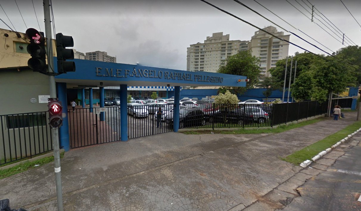 De acordo com a diretora da escola, Alessandra Siqueira, a vestimenta foi proibida por “questão de decência”; “Depois os meninos ficam atacados, passam a mão ou acontece alguma coisa, aí elas vêm reclamar conosco", argumentou; a medida tomada na Escola Municipal de Ensino Fundamental (EMEF) Ângelo Raphael Pellegrino, de São Caetano do Sul, divide as opiniões de pais e de especialistas em pedagogia (Foto: Charles Nisz) De acordo com a diretora da escola, Alessandra Siqueira, a vestimenta foi proibida por “questão de decência”; “Depois os meninos ficam atacados, passam a mão ou acontece alguma coisa, aí elas vêm reclamar conosco", argumentou; a medida tomada na Escola Municipal de Ensino Fundamental (EMEF) Ângelo Raphael Pellegrino, de São Caetano do Sul, divide as opiniões de pais e de especialistas em pedagogia