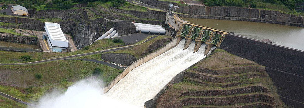 As negociações envolvem as usinas hidrelétricas de São Simão, Jaguara, Miranda e Volta Grande; o órgão veda que a União e a Cemig negociem a concessão das usinas paralelamente ao andamento da licitação das mesmas unidades; “A negociação com a Cemig concomitantemente ao andamento da realização do leilão, tendo ambos o mesmo objeto, parece ferir institutos norteadores das licitações públicas, em especial a ampla competitividade e a busca da proposta mais vantajosa”, disse o ministro Aroldo Cedraz, autor da proposta cautelar aprovada por unanimidade dos ministros (Foto: Leonardo Lucena) As negociações envolvem as usinas hidrelétricas de São Simão, Jaguara, Miranda e Volta Grande; o órgão veda que a União e a Cemig negociem a concessão das usinas paralelamente ao andamento da licitação das mesmas unidades; “A negociação com a Cemig concomitantemente ao andamento da realização do leilão, tendo ambos o mesmo objeto, parece ferir institutos norteadores das licitações públicas, em especial a ampla competitividade e a busca da proposta mais vantajosa”, disse o ministro Aroldo Cedraz, autor da proposta cautelar aprovada por unanimidade dos ministros