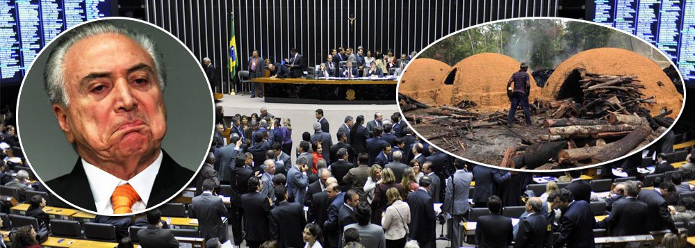 "Em nome de salvar a própria pele, o presidente ilegítimo Michel Temer extrapola todos os limites da ética, da moralidade e mesmo da lei, e chega ao escárnio de revogar a Lei Áurea e trazer de volta a escravidão ao Brasil", analisa o deputado José Guimarães (PT-CE) sobre a portaria do Ministério do Trabalho; "É preciso revogar essa aberração. E, com essa finalidade, apresentamos um projeto de decreto legislativo (PDC 793/17). O momento agora é pressionar o presidente da Câmara para que coloque a proposta em votação. O Congresso não pode permitir o retorno das senlazas", diz Guimarães (Foto: José Guimarães) "Em nome de salvar a própria pele, o presidente ilegítimo Michel Temer extrapola todos os limites da ética, da moralidade e mesmo da lei, e chega ao escárnio de revogar a Lei Áurea e trazer de volta a escravidão ao Brasil", analisa o deputado José Guimarães (PT-CE) sobre a portaria do Ministério do Trabalho; "É preciso revogar essa aberração. E, com essa finalidade, apresentamos um projeto de decreto legislativo (PDC 793/17). O momento agora é pressionar o presidente da Câmara para que coloque a proposta em votação. O Congresso não pode permitir o retorno das senlazas", diz Guimarães