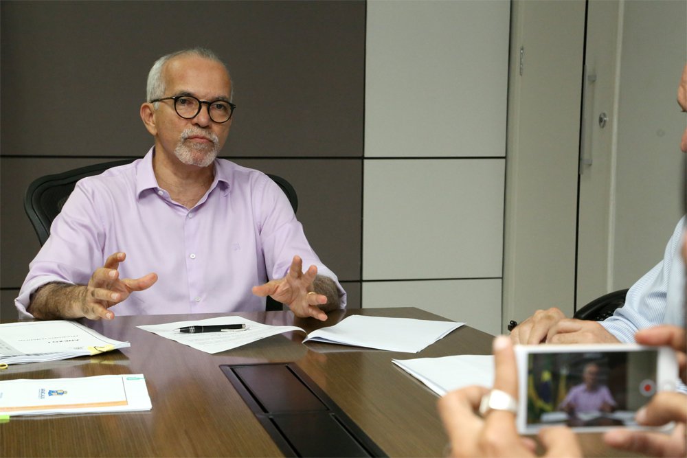 A Prefeitura de Aracaju enviou o projeto do Plano Plurianual (PPA) 2018-2021 para a Câmara de Vereadores; cumprindo o prazo estabelecido na legislação, o prefeito Edvaldo Nogueira assinou a versão final da proposta, que agora será alvo da análise e da votação do parlamento municipal; o PPA, de acordo com o gestor municipal, é o resultado dos estudos realizados pela atual gestão na elaboração do Planejamento Estratégico da capital (Foto: Leonardo Lucena) A Prefeitura de Aracaju enviou o projeto do Plano Plurianual (PPA) 2018-2021 para a Câmara de Vereadores; cumprindo o prazo estabelecido na legislação, o prefeito Edvaldo Nogueira assinou a versão final da proposta, que agora será alvo da análise e da votação do parlamento municipal; o PPA, de acordo com o gestor municipal, é o resultado dos estudos realizados pela atual gestão na elaboração do Planejamento Estratégico da capital