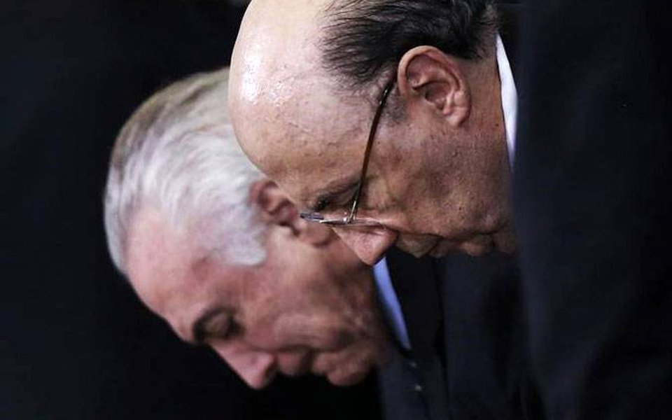 O governo anunciará nova meta de déficit primário de 159 bilhões de reais para 2017 e 2018 nesta segunda-feira, sem aumentos de impostos, disse à Reuters uma importante fonte palaciana; as metas de déficit primário deste ano e de 2018 estão fixadas em 139 bilhões e 129 bilhões de reais, respectivamente (Foto: Aquiles Lins) O governo anunciará nova meta de déficit primário de 159 bilhões de reais para 2017 e 2018 nesta segunda-feira, sem aumentos de impostos, disse à Reuters uma importante fonte palaciana; as metas de déficit primário deste ano e de 2018 estão fixadas em 139 bilhões e 129 bilhões de reais, respectivamente