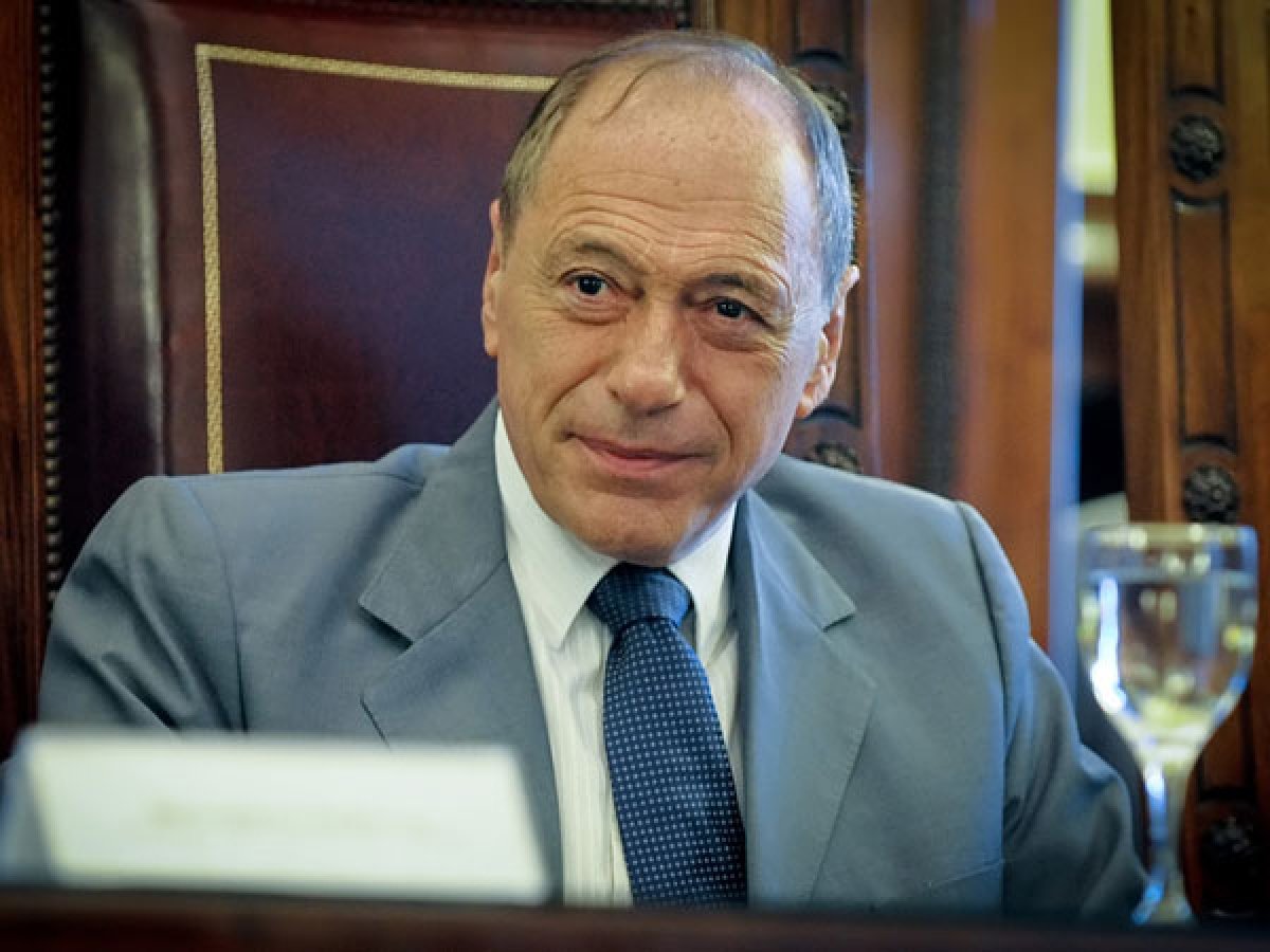 Em artigo no jornal argentino Página 12, Eugênio Raúl Zaffaroni, ex-ministro da Suprema Corte, classificou como "escândalo jurídico" a decisão do Tribunal Regional da 4ª Região (TRF-4) que arquivou o processo que apurava o vazamento deliberado pelo juiz Sérgio Moro das conversas entre Dilma e Lula em um dos processos da Lava Jato; ação de Moro em divulgar as provas sigilosas para o Jornal Nacional foi relevada e o processo foi arquivado pelo Tribunal por 13 votos a 1; o relator do caso, desembargador federal Rômulo Pizzolatti, usou da exceção para argumentar que as questões da Lava Jato "trazem problemas inéditos e exigem soluções inéditas" (Foto: Romulo Faro) Em artigo no jornal argentino Página 12, Eugênio Raúl Zaffaroni, ex-ministro da Suprema Corte, classificou como "escândalo jurídico" a decisão do Tribunal Regional da 4ª Região (TRF-4) que arquivou o processo que apurava o vazamento deliberado pelo juiz Sérgio Moro das conversas entre Dilma e Lula em um dos processos da Lava Jato; ação de Moro em divulgar as provas sigilosas para o Jornal Nacional foi relevada e o processo foi arquivado pelo Tribunal por 13 votos a 1; o relator do caso, desembargador federal Rômulo Pizzolatti, usou da exceção para argumentar que as questões da Lava Jato "trazem problemas inéditos e exigem soluções inéditas"