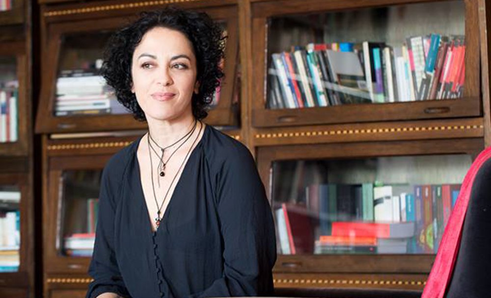 A filósofa Márcia Tiburi alerta para o surgimento de uma nova categoria profissional no Brasil: os imbecilizadores profissionais; de acordo com a filósofa, essas pessoas tem o objetivo de extirpar o senso crítico das pessoas; desse modo, elas perdem a capacidade de pensar por si mesmas e saem repetindo ideias prontas, por puro entorpecimento intelectual (Foto: Charles Nisz) A filósofa Márcia Tiburi alerta para o surgimento de uma nova categoria profissional no Brasil: os imbecilizadores profissionais; de acordo com a filósofa, essas pessoas tem o objetivo de extirpar o senso crítico das pessoas; desse modo, elas perdem a capacidade de pensar por si mesmas e saem repetindo ideias prontas, por puro entorpecimento intelectual