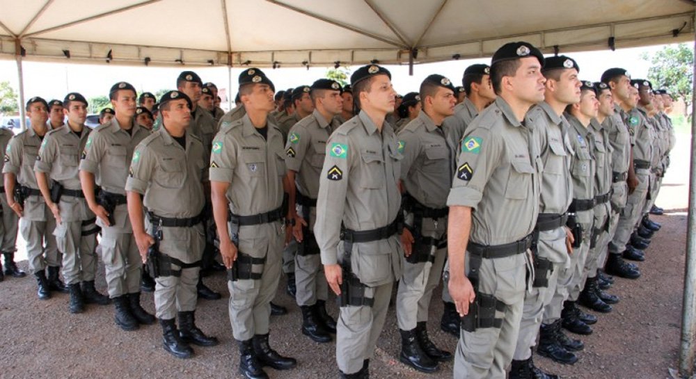 O governador Marconi Perillo fará o chamamento de 2,5 mil policiais militares que integrarão as forças de segurança pública no dia 06 de setembro, véspera de feriado, anunciou o vice-governador José Eliton; o comunicado foi feito durante a passagem do programa Goiás na Frente por Iporá, Moiporá e Ivolândia (Foto: Leonardo Lucena) O governador Marconi Perillo fará o chamamento de 2,5 mil policiais militares que integrarão as forças de segurança pública no dia 06 de setembro, véspera de feriado, anunciou o vice-governador José Eliton; o comunicado foi feito durante a passagem do programa Goiás na Frente por Iporá, Moiporá e Ivolândia