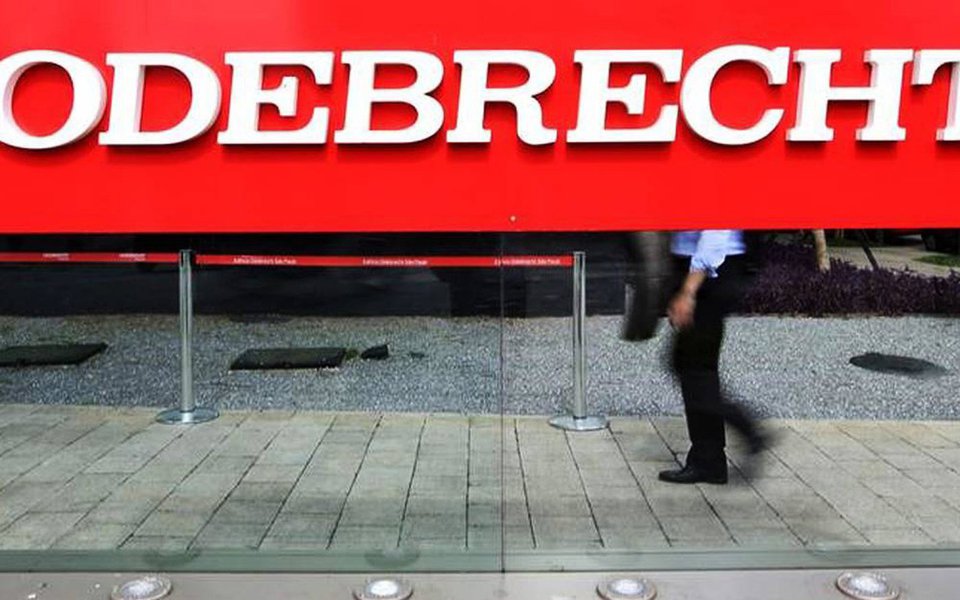 Procuradoria-Geral da Colômbia pediu processo de extinção de propriedade da construtora Odebrecht, envolvida em um escândalo de corrupção no país; Ministério Público disse,que "solicitou o início do processo de extinção de propriedade sobre os bens da multinacional brasileira Odebrecht, envolvida no escândalo de corrupção pela licitação da Rota do Sol, irregularidades do contrato para a recuperação da navegabilidade do rio Magdalena e o crédito do Banco Agrário; lista dos possíveis bens que podem ser objeto de extinção de propriedade inclui 15 contas bancárias, 29 subcontas e 15 prédios (Foto: Paulo Emílio) Procuradoria-Geral da Colômbia pediu processo de extinção de propriedade da construtora Odebrecht, envolvida em um escândalo de corrupção no país; Ministério Público disse,que "solicitou o início do processo de extinção de propriedade sobre os bens da multinacional brasileira Odebrecht, envolvida no escândalo de corrupção pela licitação da Rota do Sol, irregularidades do contrato para a recuperação da navegabilidade do rio Magdalena e o crédito do Banco Agrário; lista dos possíveis bens que podem ser objeto de extinção de propriedade inclui 15 contas bancárias, 29 subcontas e 15 prédios