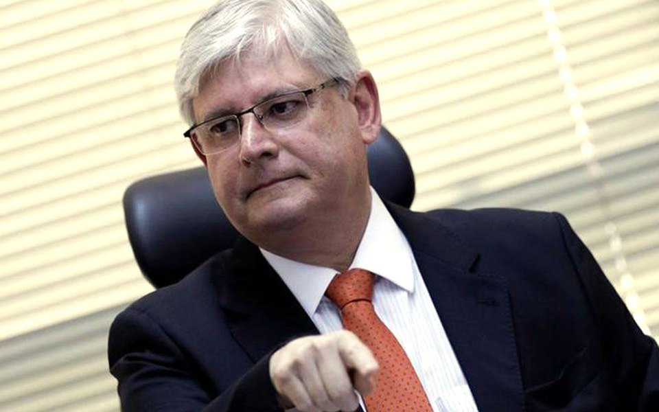 Em jantar organizado para discutir reforma política nesta segunda-feira, 4, o assunto principal foi o procurador-geral da República, Rodrigo Janot; nas palavras de um parlamentar que esteve no encontro, e que não costuma ter papas na língua, o sentimento geral é de que Janot “se f…” (Foto: Leonardo Attuch) Em jantar organizado para discutir reforma política nesta segunda-feira, 4, o assunto principal foi o procurador-geral da República, Rodrigo Janot; nas palavras de um parlamentar que esteve no encontro, e que não costuma ter papas na língua, o sentimento geral é de que Janot “se f…”