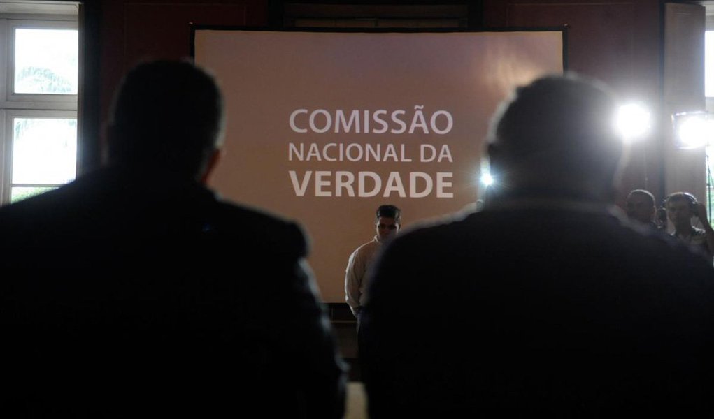 O Ministério Público Federal em São Paulo denunciou dois ex-delegados do Departamento de Ordem Política e Social do Estado de São Paulo (DEOPS/SP) pelo sequestro do metalúrgico Feliciano Eugenio Neto, militante do Partido Comunista Brasileiro; Neto foi preso sem flagrante ou notificação judicial em 02/10/1975; a prisão só foi formalizada no dia 31/10 daquele ano; Neto teria sido torturado no DOPS (Delegacia de Ordem Política e Social) e teve um olho de vidro, que deveria receber cuidados médicos constantes, danificado; ele morreu no Hospital das Clínicas, em 29 de setembro de 1976 (Foto: Charles Nisz) O Ministério Público Federal em São Paulo denunciou dois ex-delegados do Departamento de Ordem Política e Social do Estado de São Paulo (DEOPS/SP) pelo sequestro do metalúrgico Feliciano Eugenio Neto, militante do Partido Comunista Brasileiro; Neto foi preso sem flagrante ou notificação judicial em 02/10/1975; a prisão só foi formalizada no dia 31/10 daquele ano; Neto teria sido torturado no DOPS (Delegacia de Ordem Política e Social) e teve um olho de vidro, que deveria receber cuidados médicos constantes, danificado; ele morreu no Hospital das Clínicas, em 29 de setembro de 1976