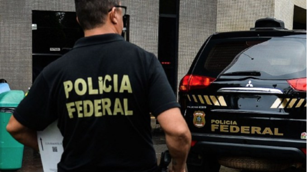 A Operação Marco Zero, deflagrada nesta sexta-feira (15) pela Polícia Federal, visa combater fraudes milionárias por meio de empréstimos fraudulentos contra a Caixa Econômica Federal no Ceará. Os policiais cumpriram seis mandados de busca e apreensão, expedidos pela 18ª Vara da Justiça Federal em Sobral (Foto: Rodrigo Rocha) A Operação Marco Zero, deflagrada nesta sexta-feira (15) pela Polícia Federal, visa combater fraudes milionárias por meio de empréstimos fraudulentos contra a Caixa Econômica Federal no Ceará. Os policiais cumpriram seis mandados de busca e apreensão, expedidos pela 18ª Vara da Justiça Federal em Sobral