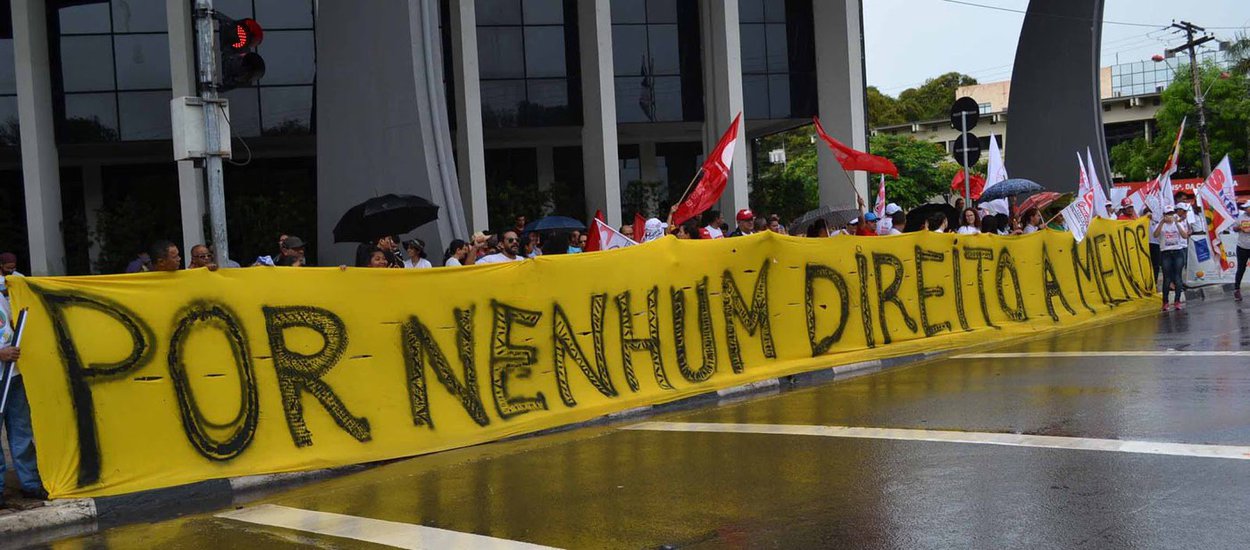 Com um ano de golpe, os ataques aos direitos são combinados com repressão aos movimentos sociais e extermínio da população pobre, negra e da periferia. Os povos indígenas, os trabalhadores sem terra e a juventude das periferias das grandes cidades são as principais vítimas da violência policial, que só aumenta. Justamente por isso seguimos nas ruas (Foto: Raimundo Bonfim) Com um ano de golpe, os ataques aos direitos são combinados com repressão aos movimentos sociais e extermínio da população pobre, negra e da periferia. Os povos indígenas, os trabalhadores sem terra e a juventude das periferias das grandes cidades são as principais vítimas da violência policial, que só aumenta. Justamente por isso seguimos nas ruas