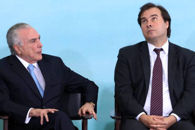 Após a Câmara absolver o peemedebista da segunda denúncia, Rodrigo Maia (DEM-RJ) é chamado pelos golpistas de sempre de “primeiro-ministro” do Brasil. A banca financeira e a velha mídia não se cansam de dizer que é o presidente da Câmara quem manda agora na agenda e no governo (Foto: Esmael Morais) Após a Câmara absolver o peemedebista da segunda denúncia, Rodrigo Maia (DEM-RJ) é chamado pelos golpistas de sempre de “primeiro-ministro” do Brasil. A banca financeira e a velha mídia não se cansam de dizer que é o presidente da Câmara quem manda agora na agenda e no governo