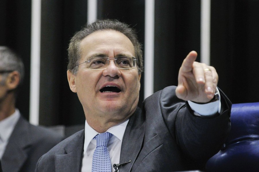Após os fatos que vieram à tona nos últimos dias, expondo procedimentos de alguns membros do Ministério Público Federal (MPF), o senador Renan Calheiros (PMDB-AL) disse que é uma das vítimas preferenciais do procurador da República, Rodrigo Janot; para Calheiros, as investigações precárias em massa e sem provas terminam por acarretar prejuízo sem precedentes à representação popular; ele disse, ainda, que há vários indícios que o chefe do MP promoveu, estimulou e acobertou vazamentos e dados mantidos que estavam em segredo de justiça (Foto: Voney Malta) Após os fatos que vieram à tona nos últimos dias, expondo procedimentos de alguns membros do Ministério Público Federal (MPF), o senador Renan Calheiros (PMDB-AL) disse que é uma das vítimas preferenciais do procurador da República, Rodrigo Janot; para Calheiros, as investigações precárias em massa e sem provas terminam por acarretar prejuízo sem precedentes à representação popular; ele disse, ainda, que há vários indícios que o chefe do MP promoveu, estimulou e acobertou vazamentos e dados mantidos que estavam em segredo de justiça