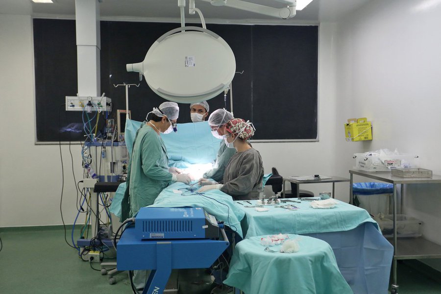 O Estado de Alagoas e o Município de Maceió devem operar em até 30 dias, através dos hospitais conveniados, 27 pacientes que necessitam urgentemente serem submetidos às cirurgias cardíacas; determinação foi da 16ª Vara Cível da Capital, em decisão favorável ao pedido feito pela Defensoria Pública do Estado; o não cumprimento da decisão implica em multa de R$ 1 mil por paciente/ao dia (Foto: Voney Malta) O Estado de Alagoas e o Município de Maceió devem operar em até 30 dias, através dos hospitais conveniados, 27 pacientes que necessitam urgentemente serem submetidos às cirurgias cardíacas; determinação foi da 16ª Vara Cível da Capital, em decisão favorável ao pedido feito pela Defensoria Pública do Estado; o não cumprimento da decisão implica em multa de R$ 1 mil por paciente/ao dia