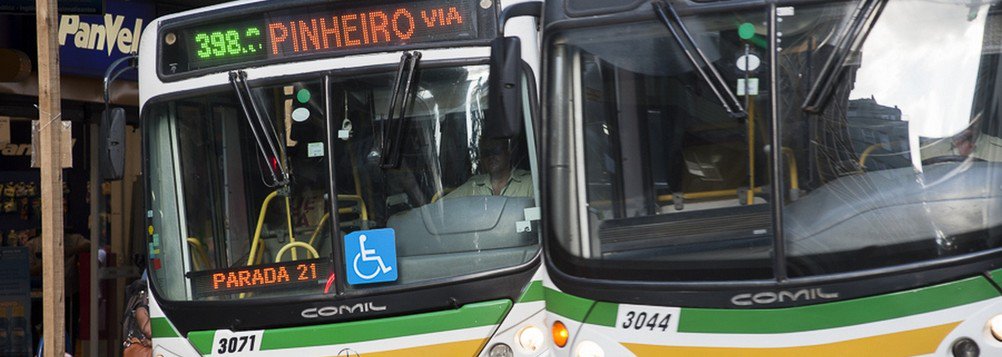 2014.01.20 - Porto Alegre/RS/Brasil - Ônibus do eixo Sul/Sudeste na avenida Salgado Filho. Foto: (Foto: Leonardo Lucena) 2014.01.20 - Porto Alegre/RS/Brasil - Ônibus do eixo Sul/Sudeste na avenida Salgado Filho. Foto: