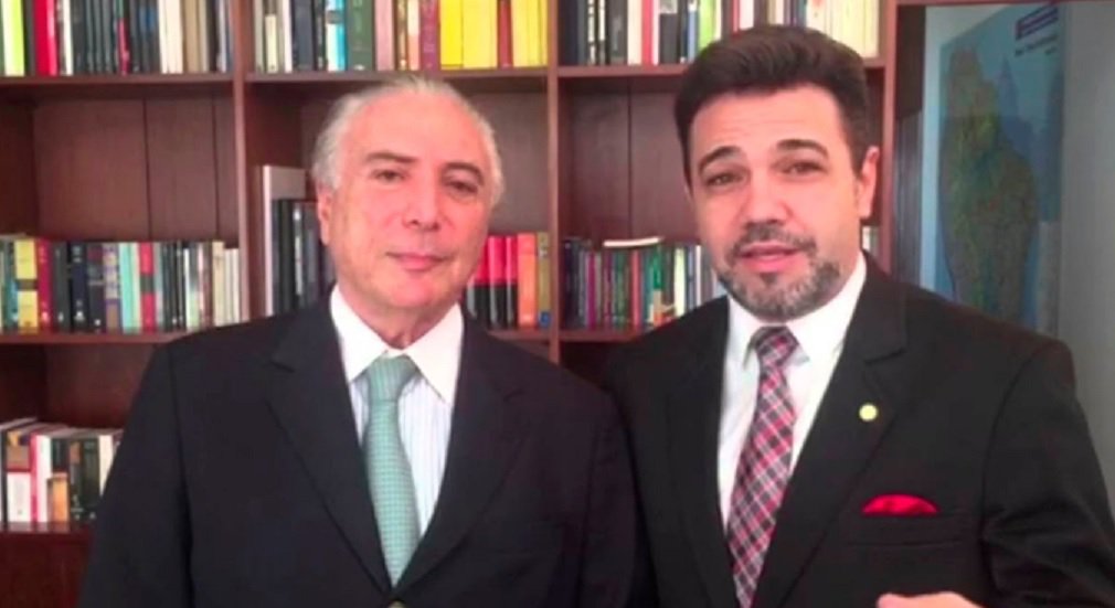 O deputado Marco Feliciano (PSC-RJ) e mais seis deputados da bancada evangélica foram em comitiva ao Museu da República, em Brasília, nesta quarta-feira (13), com o objetivo de exigir o cancelamento de uma exposição sobre os golpes de 1964 e 2016; a bancada evangélica pegou carona com o Movimento Brasil Livre que, após manifestações que beiram ao nazi-fascismo, conseguiu pressionar o Santander a cancelar a exposição “Museuqueer”, em Porto Alegre (RS) (Foto: José Barbacena) O deputado Marco Feliciano (PSC-RJ) e mais seis deputados da bancada evangélica foram em comitiva ao Museu da República, em Brasília, nesta quarta-feira (13), com o objetivo de exigir o cancelamento de uma exposição sobre os golpes de 1964 e 2016; a bancada evangélica pegou carona com o Movimento Brasil Livre que, após manifestações que beiram ao nazi-fascismo, conseguiu pressionar o Santander a cancelar a exposição “Museuqueer”, em Porto Alegre (RS)