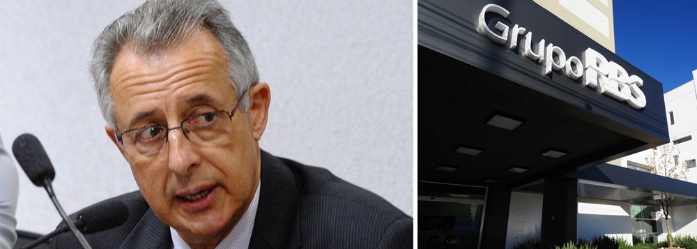 Primeiro investigado a firmar um acordo de delação premiada no âmbito da Operação Zelotes, o ex-auditor da Receita Federal Paulo Roberto Cortez citou a RBS entre as empresas envolvidas num esquema de fraudes de decisões no Conselho Administrativo de Recursos Fiscais (Carf), órgão de julgamento de recursos da Receita Federal; o grupo de comunicação do Rio Grande do Sul é suspeito de pagar cerca de R$ 15 milhões para a SGR Consultoria, do advogado José Ricardo da Silva, um dos principais investigados; o objetivo era influenciar a tramitação de processo de seu interesse no Carf; segundo Cortez, José Ricardo lhe ofereceu R$ 150 mil no êxito do caso, valor que ele definiu como "migalha"; além da afiliada da Globo, o delator mencionou Gerdau, Cimento Penha e Bank Boston (Foto: Gisele Federicce) Primeiro investigado a firmar um acordo de delação premiada no âmbito da Operação Zelotes, o ex-auditor da Receita Federal Paulo Roberto Cortez citou a RBS entre as empresas envolvidas num esquema de fraudes de decisões no Conselho Administrativo de Recursos Fiscais (Carf), órgão de julgamento de recursos da Receita Federal; o grupo de comunicação do Rio Grande do Sul é suspeito de pagar cerca de R$ 15 milhões para a SGR Consultoria, do advogado José Ricardo da Silva, um dos principais investigados; o objetivo era influenciar a tramitação de processo de seu interesse no Carf; segundo Cortez, José Ricardo lhe ofereceu R$ 150 mil no êxito do caso, valor que ele definiu como "migalha"; além da afiliada da Globo, o delator mencionou Gerdau, Cimento Penha e Bank Boston