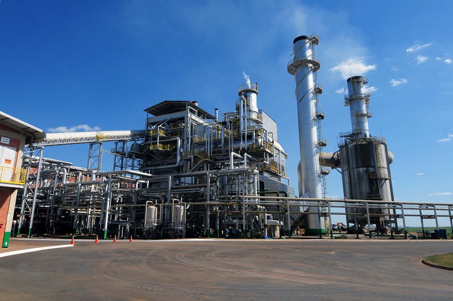 Como a safra 17/18, que começa no próximo dia 4, terá redução de preços e de produção o cenário para o setor sucroalcooleiro de Alagoas não poderia ser pior; estimativa é de uma moagem de apenas 15 milhões de toneladas – quebra de 1 milhão de toneladas em relação a safra passada, o que significa perda de faturamento de cerca de R$ 200 milhões; tendência para o setor é de aprofundamento da crise com riscos de fechamento de novas unidades e aumento do desemprego (Foto: Voney Malta) Como a safra 17/18, que começa no próximo dia 4, terá redução de preços e de produção o cenário para o setor sucroalcooleiro de Alagoas não poderia ser pior; estimativa é de uma moagem de apenas 15 milhões de toneladas – quebra de 1 milhão de toneladas em relação a safra passada, o que significa perda de faturamento de cerca de R$ 200 milhões; tendência para o setor é de aprofundamento da crise com riscos de fechamento de novas unidades e aumento do desemprego