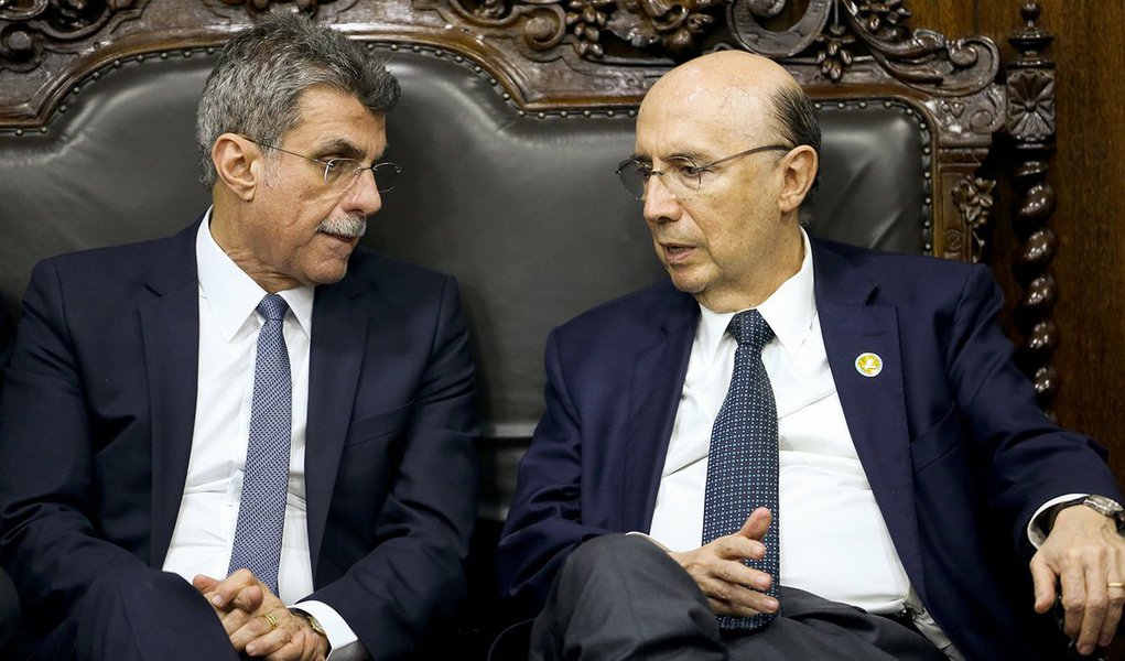 Presidente nacional do PMDB, senador Romero Jucá (RR), disse que o ministro da Fazenda, Henrique Meirelles, é um bom nome para figurar em como candidato a qualquer cargo eletivo pelos partidos da base aliada; "O ministro é um dos nomes que está sendo colocado, é um nome pertinente e um excelente quadro. Mas é claro que isso será conversado com todos os partidos da base aliada", afirmou; "É um excelente quadro para qualquer partido", completou (Foto: Paulo Emílio) Presidente nacional do PMDB, senador Romero Jucá (RR), disse que o ministro da Fazenda, Henrique Meirelles, é um bom nome para figurar em como candidato a qualquer cargo eletivo pelos partidos da base aliada; "O ministro é um dos nomes que está sendo colocado, é um nome pertinente e um excelente quadro. Mas é claro que isso será conversado com todos os partidos da base aliada", afirmou; "É um excelente quadro para qualquer partido", completou