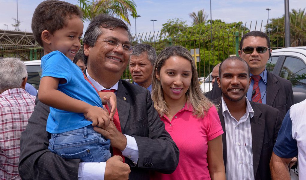 A pesquisa feita pelo Instituto Exata sobre a administração do governador Flávio Dino (PCdoB) atingiu, em Caxias, 63% de aprovação; 40% classificaram Flávio Dino como um governador regular; 30% bom; 11% escolheram a opção ruim; 9% péssimo e 3% não responderam; levantamento foi feito entre os dias 19 e 20 de setembro, ouviu 500 eleitores, a margem de erro é de 3,5% para mais ou para menos (Foto: Voney Malta) A pesquisa feita pelo Instituto Exata sobre a administração do governador Flávio Dino (PCdoB) atingiu, em Caxias, 63% de aprovação; 40% classificaram Flávio Dino como um governador regular; 30% bom; 11% escolheram a opção ruim; 9% péssimo e 3% não responderam; levantamento foi feito entre os dias 19 e 20 de setembro, ouviu 500 eleitores, a margem de erro é de 3,5% para mais ou para menos