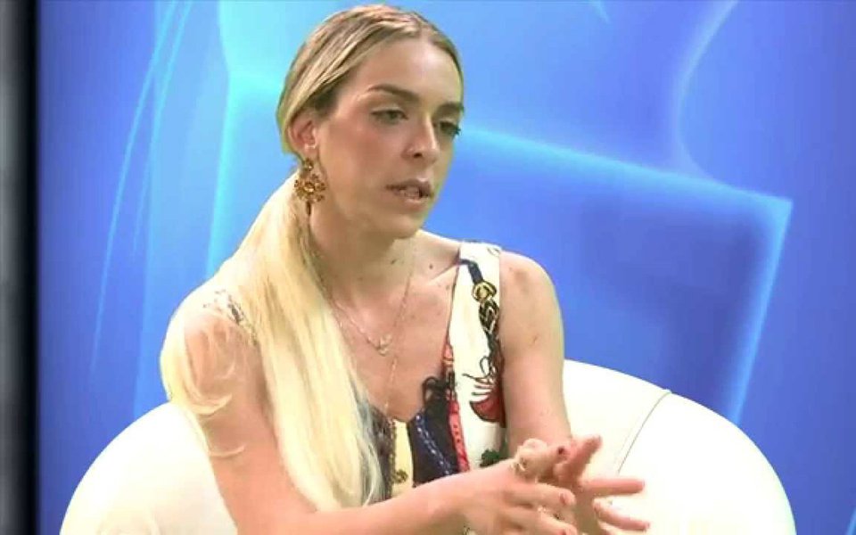 Roberta Luchsinger, herdeira da família fundadora do banco Credit Suisse, decidiu lançar um movimento de apoio financeiro ao ex-presidente Lula, que suas contas bloqueadas pelo juiz Sérgio Moro; "Com o bloqueio dos bens de Lula, Moro tenta inviabilizá-lo tanto na política quanto pessoalmente. Vou fazer uma doação para que o presidente possa usar conforme as necessidades dele", diz Roberta (Foto: Giuliana Miranda) Roberta Luchsinger, herdeira da família fundadora do banco Credit Suisse, decidiu lançar um movimento de apoio financeiro ao ex-presidente Lula, que suas contas bloqueadas pelo juiz Sérgio Moro; "Com o bloqueio dos bens de Lula, Moro tenta inviabilizá-lo tanto na política quanto pessoalmente. Vou fazer uma doação para que o presidente possa usar conforme as necessidades dele", diz Roberta