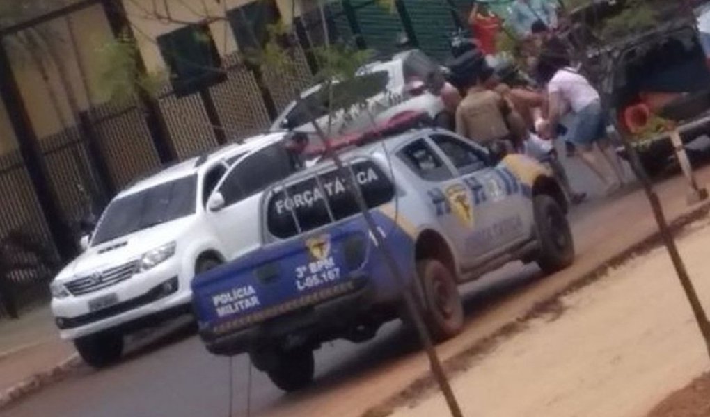 A Secretaria de Segurança Pública (SSP) e o Comando Geral da Polícia Militar determinaram abertura de investigações para apurar as circunstância em que o delegado de polícia civil Marivan da Silva Souza foi alvejado com tiros por policiais militares na manhã desse sábado, 28, em Guaraí; o Sindicato dos Policiais Civis (Sinpol), Ubiratan Rebello, criticou o episódio; "Não podemos deixar que atitudes de despreparo como a evidenciada no presente fato, vitimem mais pessoas de bem, sejam estas policiais ou não", afirmou (Foto: Aquiles Lins) A Secretaria de Segurança Pública (SSP) e o Comando Geral da Polícia Militar determinaram abertura de investigações para apurar as circunstância em que o delegado de polícia civil Marivan da Silva Souza foi alvejado com tiros por policiais militares na manhã desse sábado, 28, em Guaraí; o Sindicato dos Policiais Civis (Sinpol), Ubiratan Rebello, criticou o episódio; "Não podemos deixar que atitudes de despreparo como a evidenciada no presente fato, vitimem mais pessoas de bem, sejam estas policiais ou não", afirmou