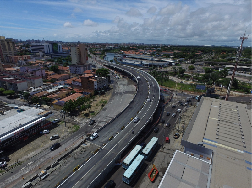 A liberação parcial do tráfego na Av. Aguanambi começa nesta terça-feira (26), a partir das 7h. Motoristas que seguem no sentido BR116/Centro, devem acessar o novo viaduto - que terá mais duas faixas liberadas - e seguir pela Av. Aguanambi com destino ao Centro. De acordo com a Secretaria Municipal de Infraestrutura (Seinf), as obras devem ser concluídas em janeiro de 2018 (Foto: Rodrigo Rocha) A liberação parcial do tráfego na Av. Aguanambi começa nesta terça-feira (26), a partir das 7h. Motoristas que seguem no sentido BR116/Centro, devem acessar o novo viaduto - que terá mais duas faixas liberadas - e seguir pela Av. Aguanambi com destino ao Centro. De acordo com a Secretaria Municipal de Infraestrutura (Seinf), as obras devem ser concluídas em janeiro de 2018