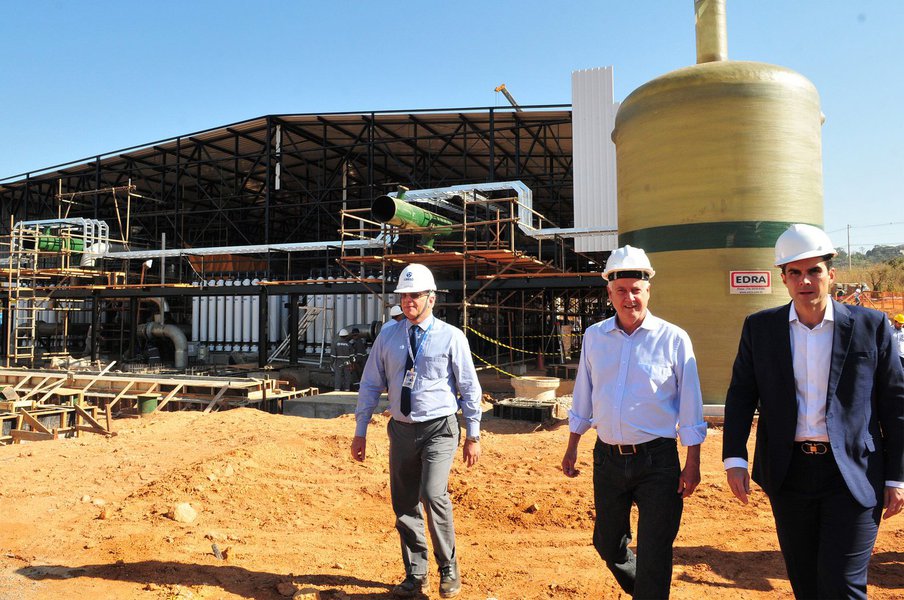 O governador do Distrito Federal, Rodrigo Rollemberg (PSB), afirmou que o início da captação de água no Lago Paranoá será no dia 2 de outubro; em junho, o executivo havia anunciado que o início da captação estava previsto para setembro; de acordo com a Caesb, as obras no Lago Paranoá estão na faixa de 70% e no Bananal estão na faixa de 50%; "No dia 2 de outubro, a nossa expectativa é que comece a captação assistida beneficiando o conjunto da população do DF", disse (Foto: Leonardo Lucena) O governador do Distrito Federal, Rodrigo Rollemberg (PSB), afirmou que o início da captação de água no Lago Paranoá será no dia 2 de outubro; em junho, o executivo havia anunciado que o início da captação estava previsto para setembro; de acordo com a Caesb, as obras no Lago Paranoá estão na faixa de 70% e no Bananal estão na faixa de 50%; "No dia 2 de outubro, a nossa expectativa é que comece a captação assistida beneficiando o conjunto da população do DF", disse