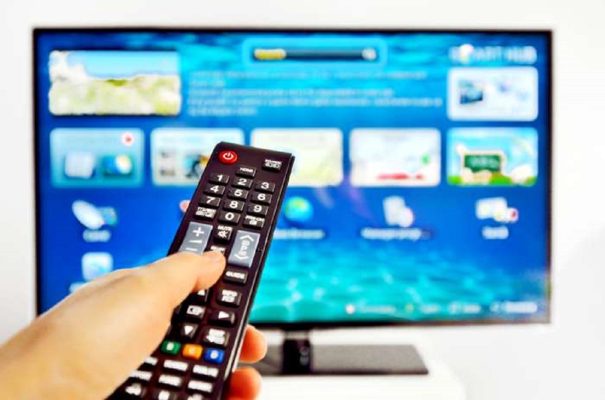 O Sindicato dos Jornalistas do Ceará divulgou hoje dados do Kantar IBOPE Media mostrando que os veículos de comunicação cearenses receberam R$ 1,347 bilhão em investimentos publicitários, no intervalo de janeiro a junho de 2017. Segundo o Sindjorce, o montante sinaliza estabilidade no mercado local, uma vez que, em igual período de 2016, a movimentação foi de R$ 1,368 bilhão. Os dados mostram que Fortaleza é a sexta cidade em volume de verbas publicitárias. A partir desses dados, a presidente do Sindjorce, Samira de Castro, questiona o discurso de crise repetido à exaustão pelos patrões, para justificar o achatamento salarial da categoria (Foto: Fatima 247) O Sindicato dos Jornalistas do Ceará divulgou hoje dados do Kantar IBOPE Media mostrando que os veículos de comunicação cearenses receberam R$ 1,347 bilhão em investimentos publicitários, no intervalo de janeiro a junho de 2017. Segundo o Sindjorce, o montante sinaliza estabilidade no mercado local, uma vez que, em igual período de 2016, a movimentação foi de R$ 1,368 bilhão. Os dados mostram que Fortaleza é a sexta cidade em volume de verbas publicitárias. A partir desses dados, a presidente do Sindjorce, Samira de Castro, questiona o discurso de crise repetido à exaustão pelos patrões, para justificar o achatamento salarial da categoria