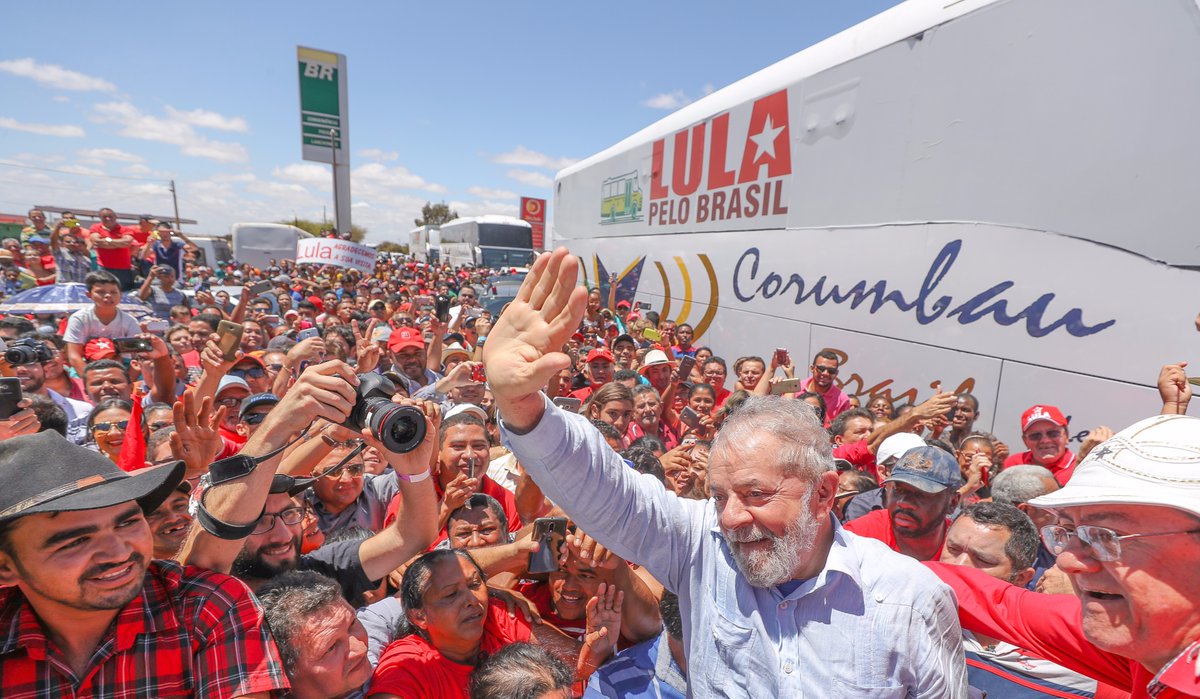 A declaração firme é da parteira Antonia Vieira Santos Sousa, 58 anos, de Campo Grande do Piauí; ela critica o governo Temer e lembra dos benefícios do governo Lula, que pede de volta; “Porque esse governo que está aí, isso não é governo. Isso aí precisava ter quatro Lula, um em um canto do país, outro em outro, outro no outro. Mas só tem um pra acudir. Ele que volte", disse; “Eles podem acreditar: se atingir o Lula, atingiu nós. Vamos pra cima. Não tem jeito, a guerra começa”, promete; reportagem da Rede Brasil Atual (Foto: Gisele Federicce) A declaração firme é da parteira Antonia Vieira Santos Sousa, 58 anos, de Campo Grande do Piauí; ela critica o governo Temer e lembra dos benefícios do governo Lula, que pede de volta; “Porque esse governo que está aí, isso não é governo. Isso aí precisava ter quatro Lula, um em um canto do país, outro em outro, outro no outro. Mas só tem um pra acudir. Ele que volte", disse; “Eles podem acreditar: se atingir o Lula, atingiu nós. Vamos pra cima. Não tem jeito, a guerra começa”, promete; reportagem da Rede Brasil Atual