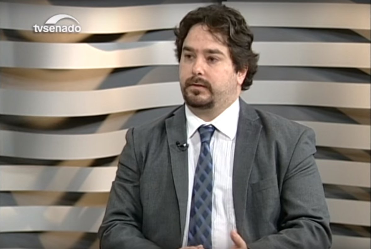Entidades ligadas a movimentos sociais divulgaram nota de repúdio em relação à exoneração do chefe da Divisão de Fiscalização para Erradicação do Trabalho Escravo (Detrae), André Esposito Roston; Roston teria sido exonerado após criticar, durante audiência pública no Senado, a falta de recursos para o combate ao trabalho escravo. "André Roston foi dispensado justamente durante a negociação de votos na Câmara dos Deputados para barrar a nova denúncia contra o Presidente da República Michel Temer", ressaltam as entidades (Foto: Paulo Emílio) Entidades ligadas a movimentos sociais divulgaram nota de repúdio em relação à exoneração do chefe da Divisão de Fiscalização para Erradicação do Trabalho Escravo (Detrae), André Esposito Roston; Roston teria sido exonerado após criticar, durante audiência pública no Senado, a falta de recursos para o combate ao trabalho escravo. "André Roston foi dispensado justamente durante a negociação de votos na Câmara dos Deputados para barrar a nova denúncia contra o Presidente da República Michel Temer", ressaltam as entidades