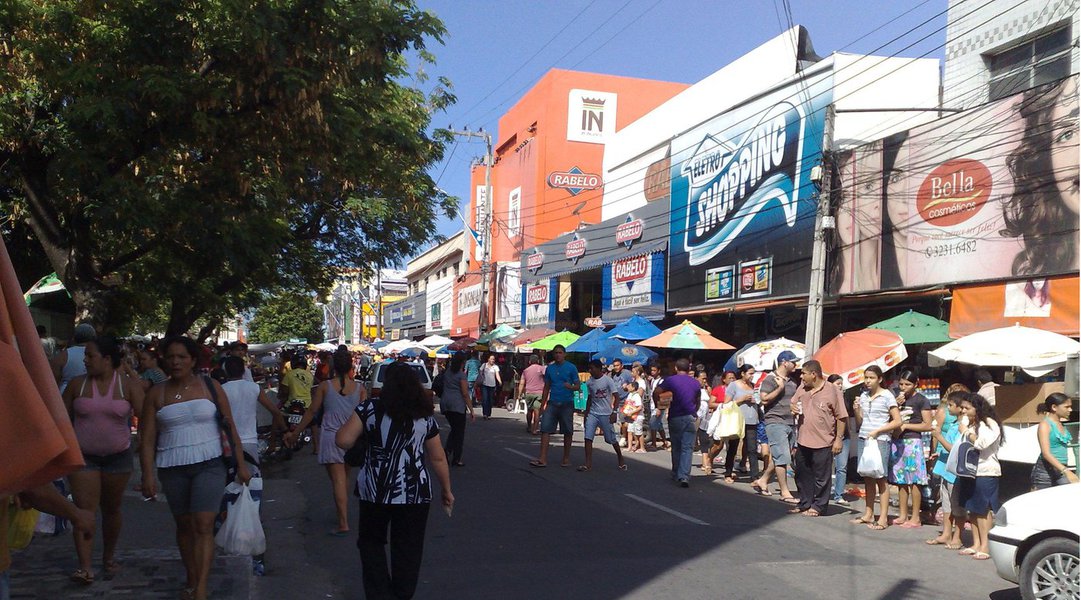 Pesquisa divulgada hoje, pela Federação do Comércio do Estado do Ceará (Fecomércio-CE), sobre o Potencial de Consumo de Fortaleza para o Dia dos Pais, aponta que os consumidores de Fortaleza irão movimentar R$ 120 milhões, no comércio local, com a compra de presentes. Segundo a pesquisa, esse resultado representa um aumento de 7% sobre o valor estimado, para a mesma data, no ano passado (Foto: Fatima 247) Pesquisa divulgada hoje, pela Federação do Comércio do Estado do Ceará (Fecomércio-CE), sobre o Potencial de Consumo de Fortaleza para o Dia dos Pais, aponta que os consumidores de Fortaleza irão movimentar R$ 120 milhões, no comércio local, com a compra de presentes. Segundo a pesquisa, esse resultado representa um aumento de 7% sobre o valor estimado, para a mesma data, no ano passado
