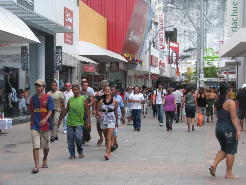 De acordo com a Federação do Comércio de Bens, Serviços e Turismo de Alagoas (Fecomércio), de 2014 até agora o desemprego no setor passou dos 7 mil; apesar disso, o comércio responde por 72% do Produto Interno Bruto do Estado e mantém 62% dos empregos formais; com apoio político, Fecomércio quer a revisão da relação de produtos sujeitos à cobrança do Fundo Estadual de Combate e Erradicação da Pobreza (Fecoep), a regulação do Fundo de Equilíbrio Fiscal do Estado de Alagoas (Fefal) e a criação do Programa Emprega Mais Alagoas e um programa estadual para equalização de passivos tributários (Foto: Voney Malta) De acordo com a Federação do Comércio de Bens, Serviços e Turismo de Alagoas (Fecomércio), de 2014 até agora o desemprego no setor passou dos 7 mil; apesar disso, o comércio responde por 72% do Produto Interno Bruto do Estado e mantém 62% dos empregos formais; com apoio político, Fecomércio quer a revisão da relação de produtos sujeitos à cobrança do Fundo Estadual de Combate e Erradicação da Pobreza (Fecoep), a regulação do Fundo de Equilíbrio Fiscal do Estado de Alagoas (Fefal) e a criação do Programa Emprega Mais Alagoas e um programa estadual para equalização de passivos tributários