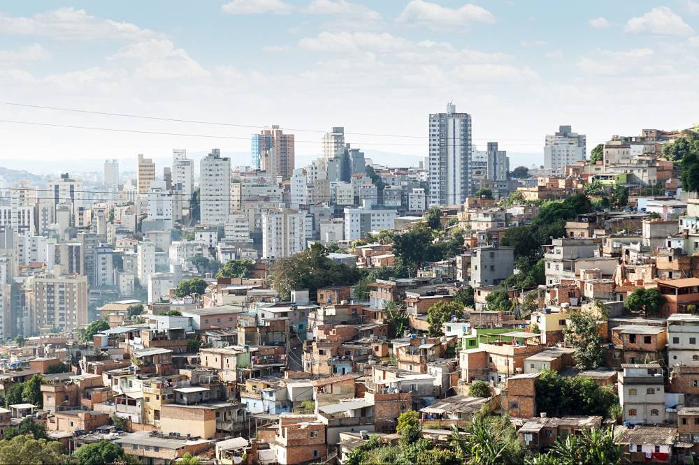 Jornalista Fernando Brito comenta o levantamento publicado pela Oxfam sobre a distribuição de renda no Brasil; "Traduzindo de maneira mais chocante: 10 milhões de brasileiros têm a mesma renda que 195 milhões. E nem para aí para a comparação: os 500 mil mais ricos, naquele grupo reúnem uma riqueza bem maior que 160 milhões de pessoas. Ou seja, cada um deles “vale” 320 brasileiros, ou oito ônibus lotados", diz Brito (Foto: Aquiles Lins) Jornalista Fernando Brito comenta o levantamento publicado pela Oxfam sobre a distribuição de renda no Brasil; "Traduzindo de maneira mais chocante: 10 milhões de brasileiros têm a mesma renda que 195 milhões. E nem para aí para a comparação: os 500 mil mais ricos, naquele grupo reúnem uma riqueza bem maior que 160 milhões de pessoas. Ou seja, cada um deles “vale” 320 brasileiros, ou oito ônibus lotados", diz Brito