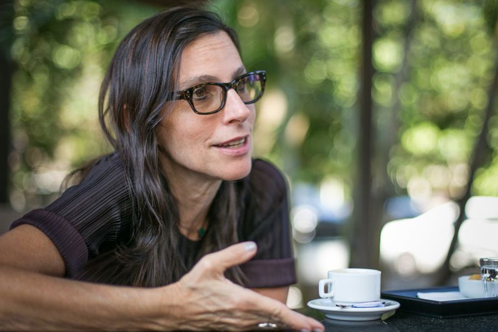 A pesquisadora Lilia Schwarcz diz que "o brasileiro acha que é uma ilha de democracia racial, cercado de racistas por todos os lados": em 1988, ao fazer uma pesquisa sobre o tema na USP, Lilia descobriu que 96% dos brasileiros não se achavam racistas, mas 99% diziam conhecer alguém que era preconceituoso; em entrevista ao site Sul 21, a antropóloga fala sobre o racismo brasileiro, que acontece num país tão miscigenado (Foto: Charles Nisz) A pesquisadora Lilia Schwarcz diz que "o brasileiro acha que é uma ilha de democracia racial, cercado de racistas por todos os lados": em 1988, ao fazer uma pesquisa sobre o tema na USP, Lilia descobriu que 96% dos brasileiros não se achavam racistas, mas 99% diziam conhecer alguém que era preconceituoso; em entrevista ao site Sul 21, a antropóloga fala sobre o racismo brasileiro, que acontece num país tão miscigenado