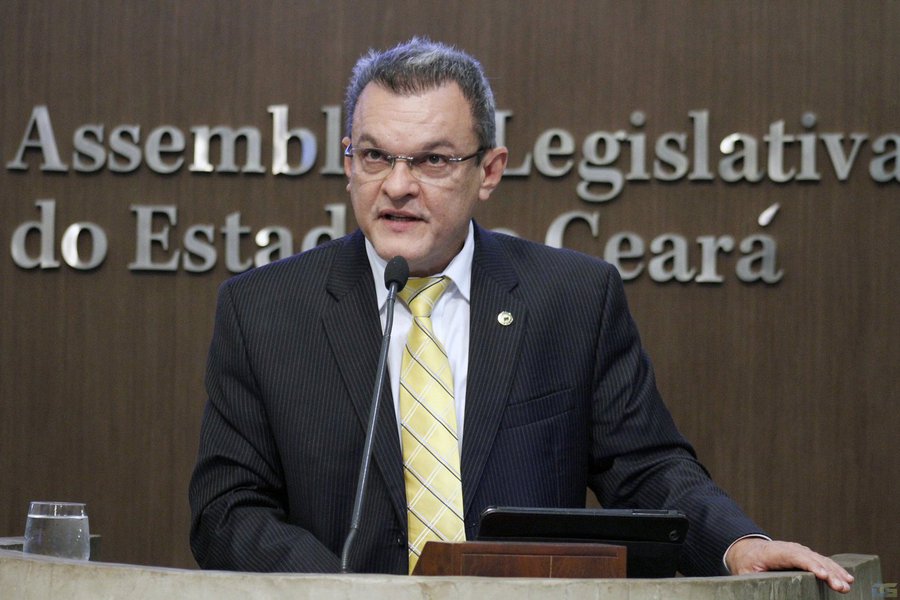 O Plenário da Assembleia Legislativa aprovou por unanimidade, nesta quarta (2), a composição do Conselho de Ética Parlamentar para o biênio 2017/2018. O deputado José Sarto (PDT) ficou com a presidência. Leonardo Pinheiro (PP), Evandro Leitão (PDT), Antônio Granja (PDT), Joaquim Noronha (PRP), Carlos Felipe (PCdoB), Elmano Freitas (PT), Ely Aguiar (PSDC) e Dra. Silvana (PMDB) também compõem o colegiado (Foto: Rodrigo Rocha) O Plenário da Assembleia Legislativa aprovou por unanimidade, nesta quarta (2), a composição do Conselho de Ética Parlamentar para o biênio 2017/2018. O deputado José Sarto (PDT) ficou com a presidência. Leonardo Pinheiro (PP), Evandro Leitão (PDT), Antônio Granja (PDT), Joaquim Noronha (PRP), Carlos Felipe (PCdoB), Elmano Freitas (PT), Ely Aguiar (PSDC) e Dra. Silvana (PMDB) também compõem o colegiado