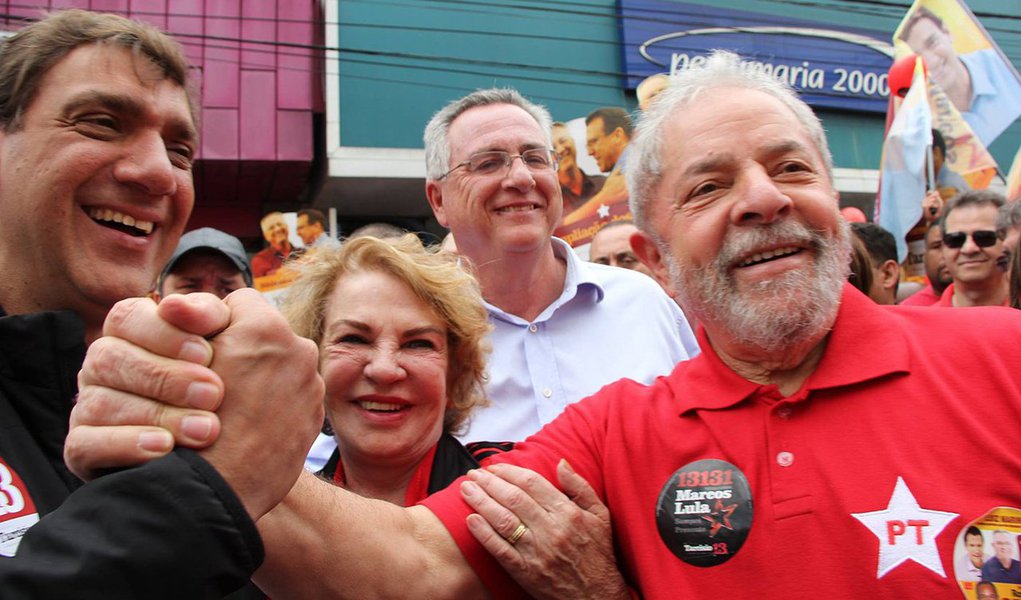 Abusos que necessitam serem contidos. Arbitrariedades que se somam: i) a gravação e divulgação da conversa do ex-presidente Lula com a Presidenta Dilma Rousseff; ii) a condução coercitiva do ex-presidente Lula; iii) a suspensão – liminarmente – da posse do ex-presidente como ministro Chefe da Casa Civil; iv) a condenação do ex-presidente Lula sem qualquer prova, etc (Foto: Leonardo Yarochewsky) Abusos que necessitam serem contidos. Arbitrariedades que se somam: i) a gravação e divulgação da conversa do ex-presidente Lula com a Presidenta Dilma Rousseff; ii) a condução coercitiva do ex-presidente Lula; iii) a suspensão – liminarmente – da posse do ex-presidente como ministro Chefe da Casa Civil; iv) a condenação do ex-presidente Lula sem qualquer prova, etc