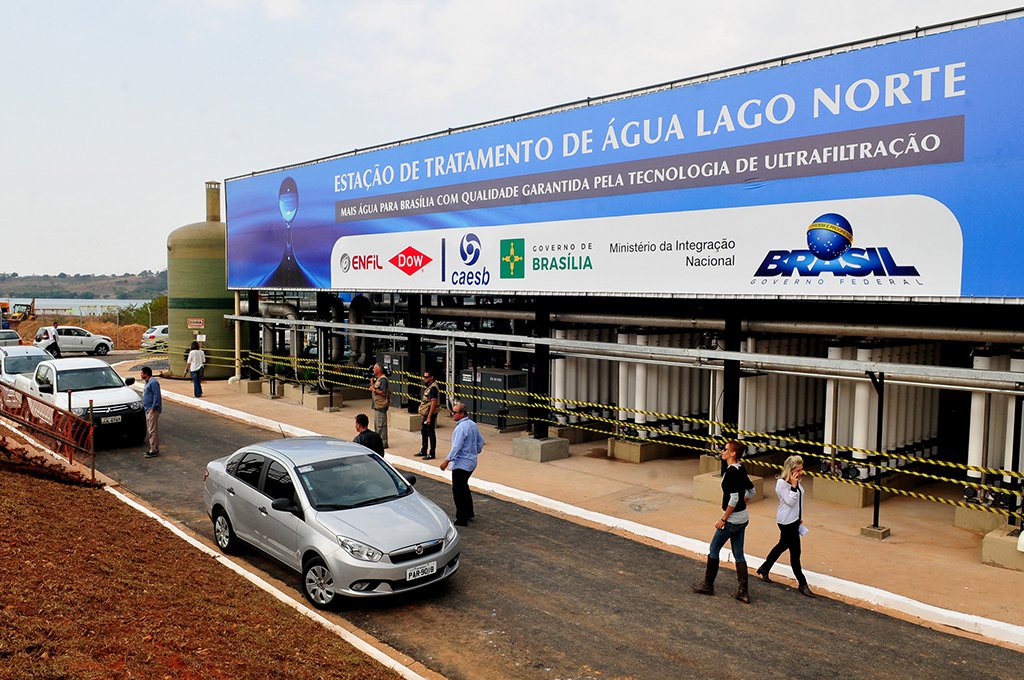 O Distrito Federal ganha reforço de captação de 700 litros por segundo de água a partir desta segunda-feira (2) com a inauguração da Estação de Tratamento de Água do Lago Norte (até então tratada como Subsistema Produtor do Lago Norte), na ML 4 do Lago Norte; de acordo com o executivo local, foram investidos R$ 42 milhões, com recursos provenientes do governo federal; a obra teve duração de cinco meses e é a primeira intervenção para ampliar o abastecimento de água em 17 anos (Foto: Leonardo Lucena) O Distrito Federal ganha reforço de captação de 700 litros por segundo de água a partir desta segunda-feira (2) com a inauguração da Estação de Tratamento de Água do Lago Norte (até então tratada como Subsistema Produtor do Lago Norte), na ML 4 do Lago Norte; de acordo com o executivo local, foram investidos R$ 42 milhões, com recursos provenientes do governo federal; a obra teve duração de cinco meses e é a primeira intervenção para ampliar o abastecimento de água em 17 anos