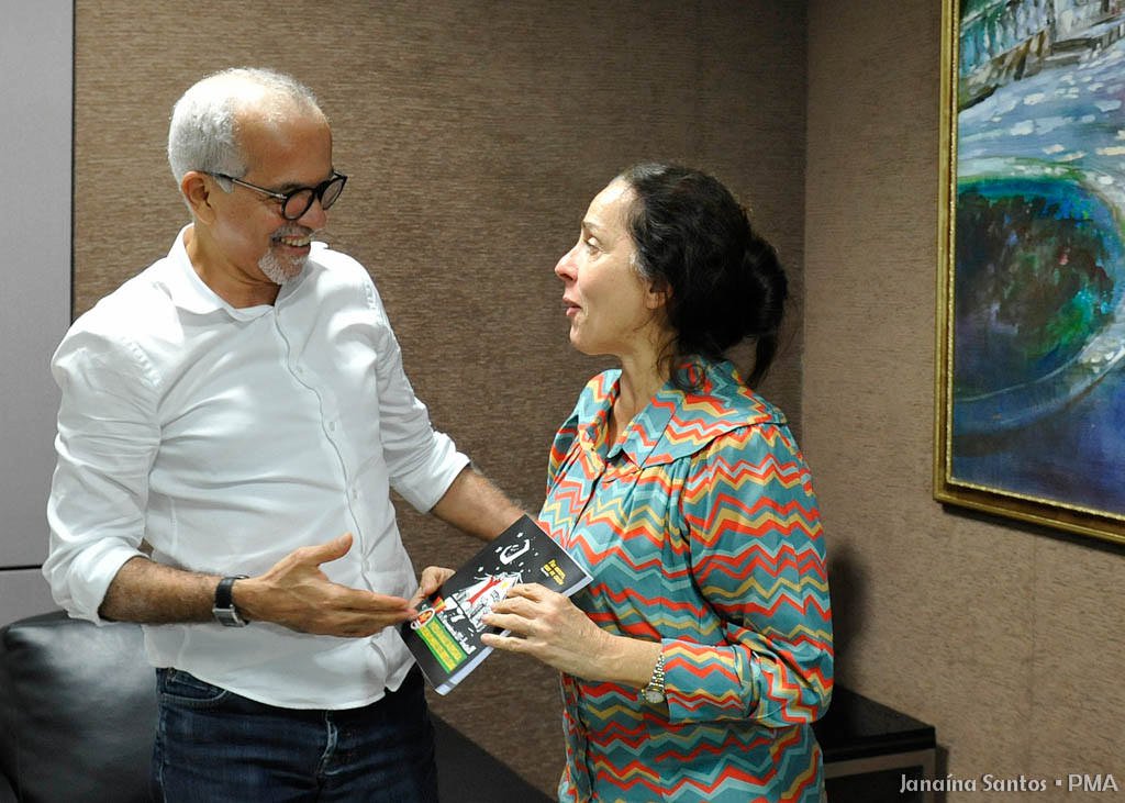 O prefeito Edvaldo Nogueira recebeu, nesta sexta-feira (11), em seu gabinete, a ex-vice-prefeita de São Paulo, Nádia Campeão. Membro da direção nacional do PCdoB, ela veio à cidade para conhecer as experiências de gestão da prefeitura de Aracaju, única capital do país administrada pelo partido (Foto: Gisele Federicce) O prefeito Edvaldo Nogueira recebeu, nesta sexta-feira (11), em seu gabinete, a ex-vice-prefeita de São Paulo, Nádia Campeão. Membro da direção nacional do PCdoB, ela veio à cidade para conhecer as experiências de gestão da prefeitura de Aracaju, única capital do país administrada pelo partido