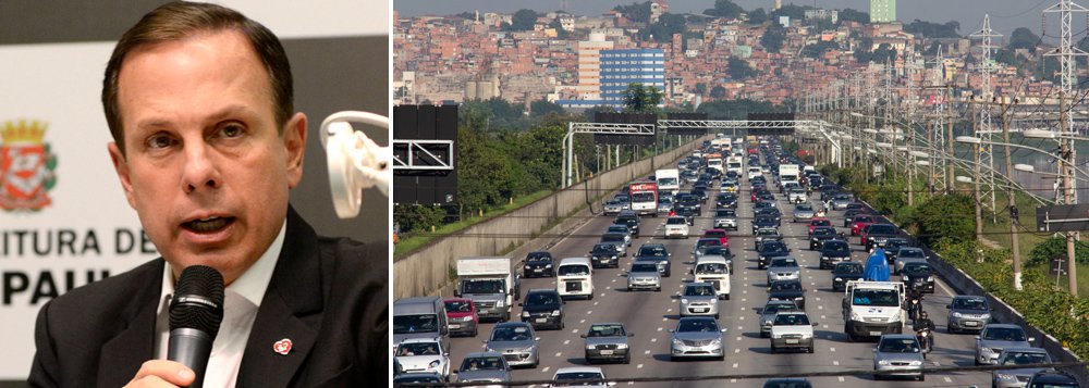 O Tribunal de Contas do Município (TCM) de São Paulo suspendeu um chamamento público da gestão Doria (PSDB) para licitar propostas de reformas das 32 pontes das marginais Tietê e Pinheiros; o edital prevê obras e serviços orçados em R$ 300 milhões e, em troca, as empresas poderão exibir suas marcas em painéis de LED de 20 metros quadrados; a empresa USB Trading Marketing, autora do projeto utilizado como base para o chamamento da gestão Doria, é a principal interessada (Foto: Charles Nisz) O Tribunal de Contas do Município (TCM) de São Paulo suspendeu um chamamento público da gestão Doria (PSDB) para licitar propostas de reformas das 32 pontes das marginais Tietê e Pinheiros; o edital prevê obras e serviços orçados em R$ 300 milhões e, em troca, as empresas poderão exibir suas marcas em painéis de LED de 20 metros quadrados; a empresa USB Trading Marketing, autora do projeto utilizado como base para o chamamento da gestão Doria, é a principal interessada